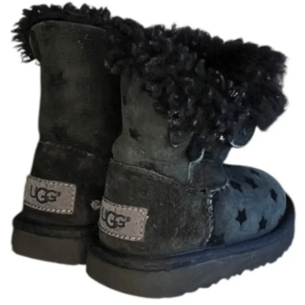 Girls UGG Bailey Button II Star Suede Faux Fur Lined Snow Boot Size 6 Black